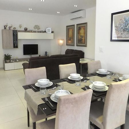 Cozy Rooms - Great Bus Connections - Free Parking Mosta Eksteriør bilde